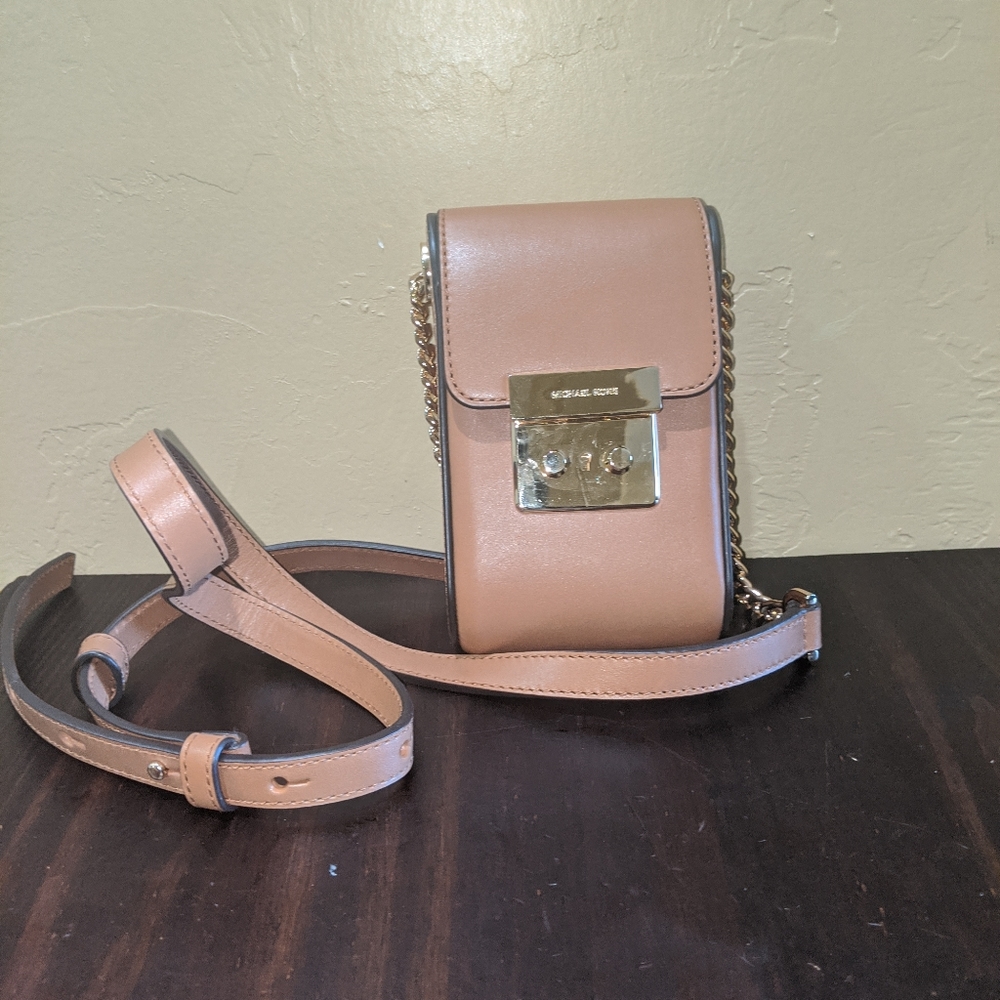 NWT - Tan Leather Michael Kors Scout Camera Bag